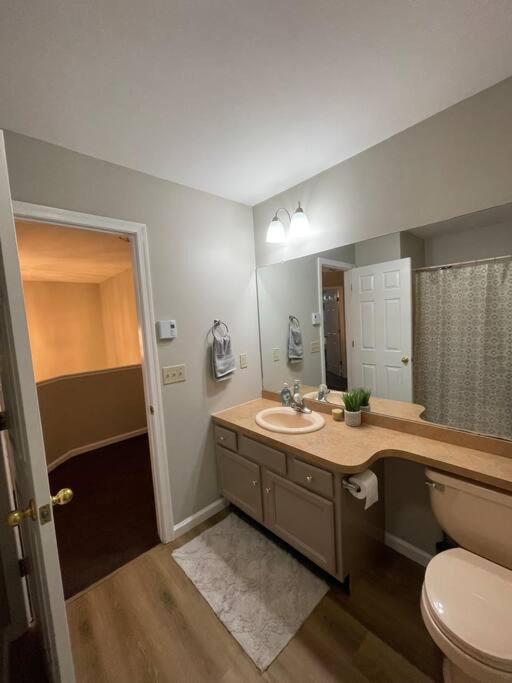 Quiet Private House W Hot Tub/fire Pit/games * Blakeslee