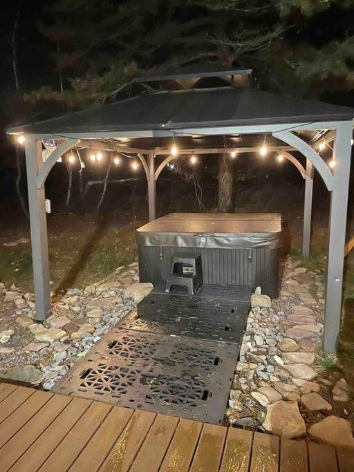 Holiday home Quiet Private House W Hot Tub/fire Pit/games *